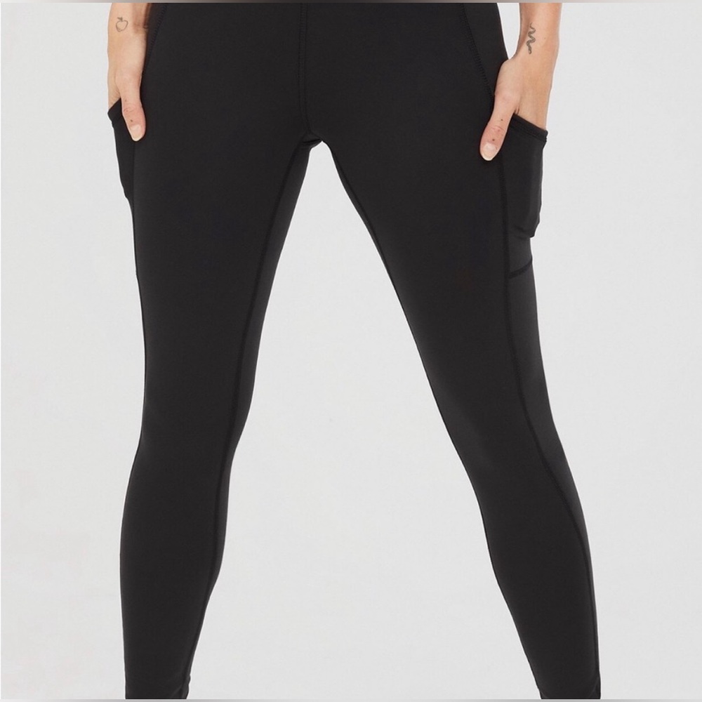 OFFLINE BY AERIE the hugger high waisted pocket leggings size medium short
